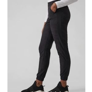 Athleta jogger Brooklyn camo jogger sz 8 fully lined,pockets